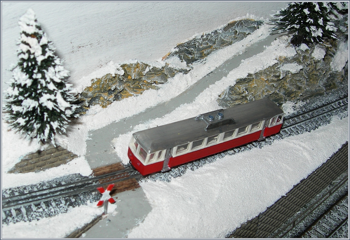 Die Monte Generoso Bahn im Winter? Zwar schneit es auch im Tessin, doch die Monte Generosa Bahn fährt laut Fahrplan nur vom Frühling bis Herbst, so dass die Bahn kaum mit Schnee in Berührung kommen sollte, wäre da nicht eine bemannte Fernseh Umrichterstation der PTT auf dem Gipfel gewesen, so das im Winter zwei mal pro Woche einen Zug zur Gipfelstation fuhr; ob dabei auch ein Bhm 2/4 zum Einsatz kam, kann ich jedoch nicht beantworten.
4. Feb. 2017