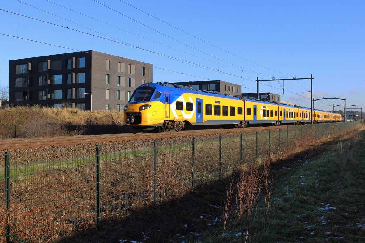 Die neue Generation der IC-Züge bei NS Reizigers -alles anders als unumstritten: ICNG 3312 passiiert am 10 Januar 2025 Tilburg-Reeshof. Manchmal bleiben diese Triebzüge irgendwo liegen wegen technische Pannen.