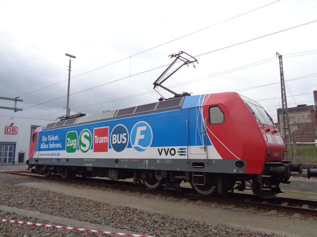 Die neue Werbelok 146 017 der DB/VVO steht am 8 April 2017 in Dresden-Altstadt.