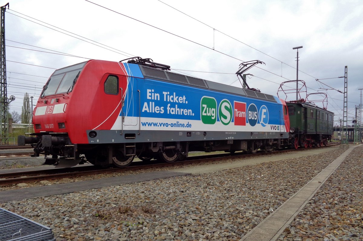 Die neue Werbelok 146 017 der DB/VVO steht am 8 April 2017 in Dresden-Altstadt.