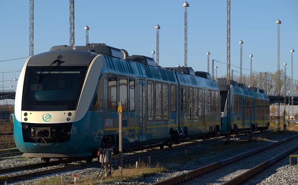 Die neuen Arriva Lints(Internetspot,335kW) AR 2041 und 2043 stehen abgestellt in Aarhus. 07.11.2010