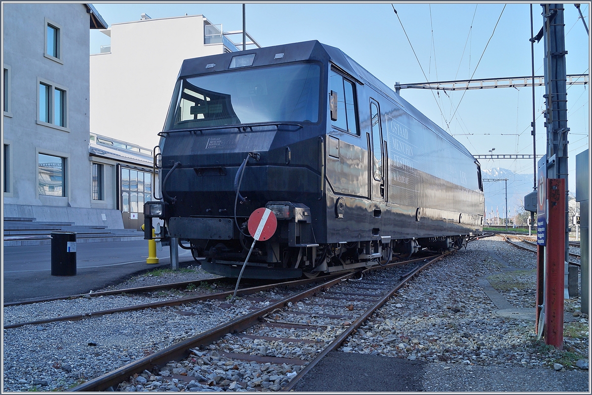Die noch MOB Ge 4/4 8003 auf dem Weg zur RhB Ge 4/4 III, beim Warten in Vevey auf den Abtransport.

31. März 2019