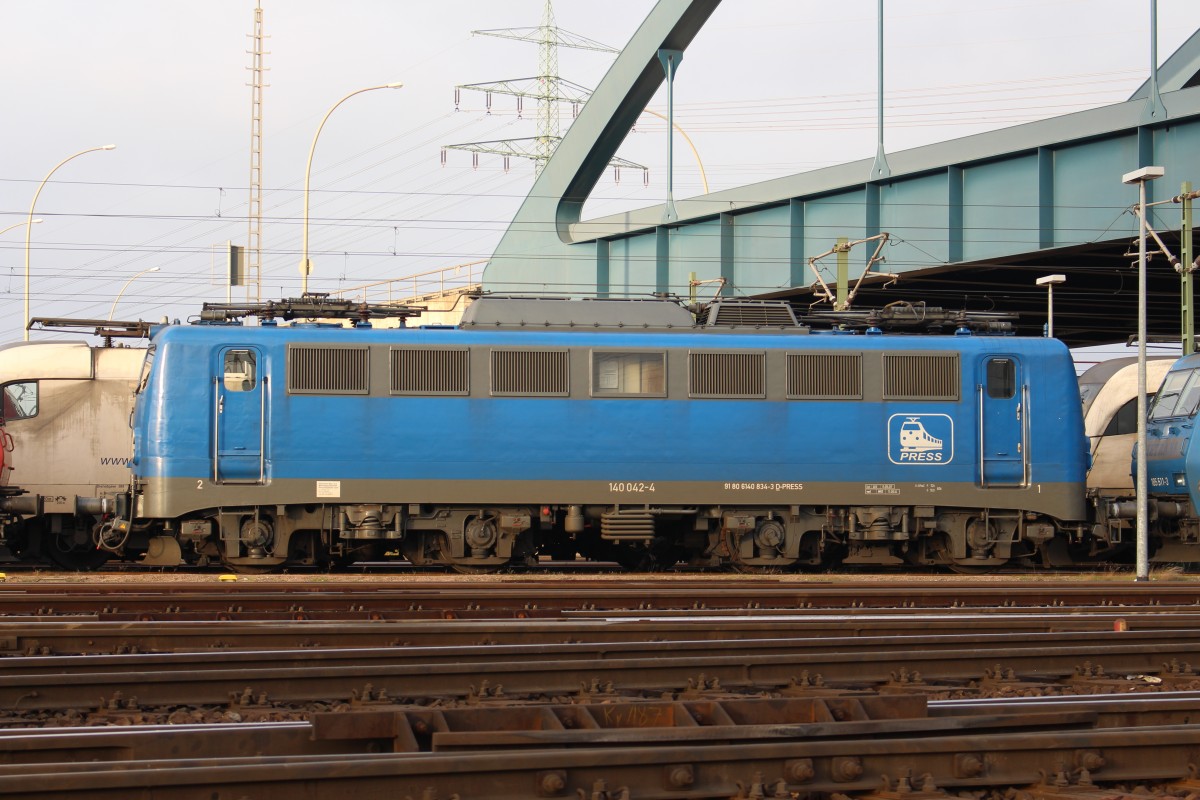 Die PRESS 140 042-4 Sonnte sich heute hier im Rangierbahnhof Alte Süderelbe