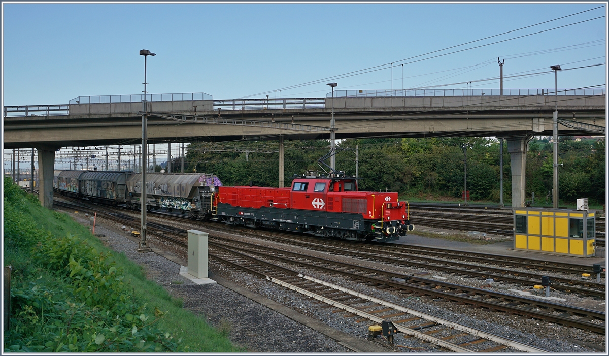 Die SBB Aem 940 haben nun auch in Lausanne Triage die Ee 6/6 abgelöst; im Bild die Aem 91 85 4 940 006-0. 

2. Sept. 2020