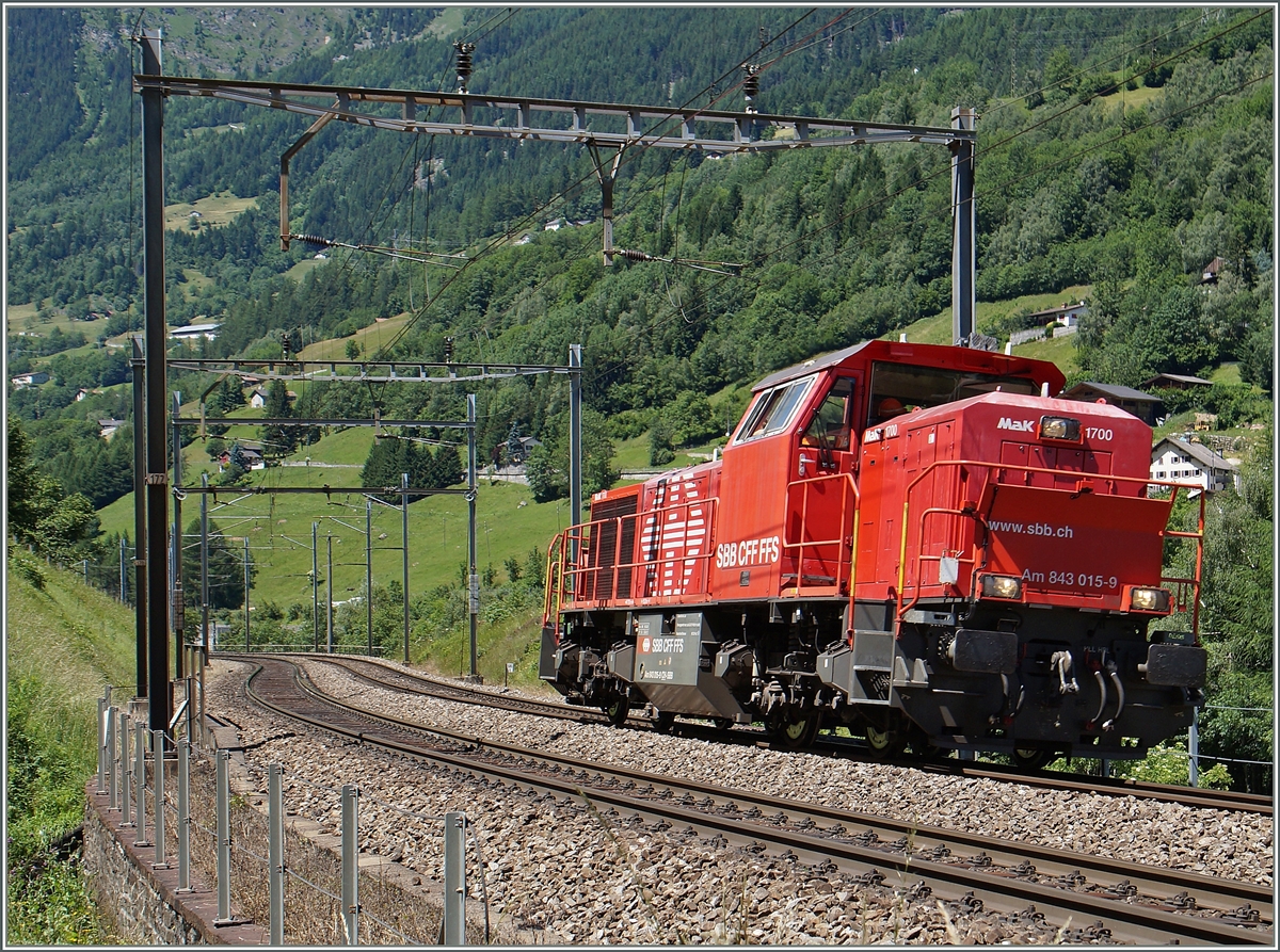 Die SBB Am 843 015-9 bei Rodi Fiesso auf der Gottard Südrampe.
24. Juni 2015