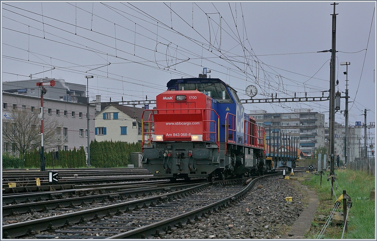 Die SBB Cargo Am 843 068-8 rangiert im Rangierbahnof Biel. 

5. April 2019