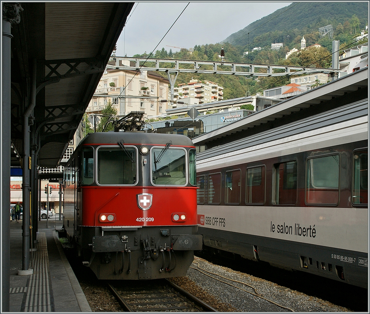 Die SBB Re 420 209  Lion  in Locarno. 
16. Sept. 2013