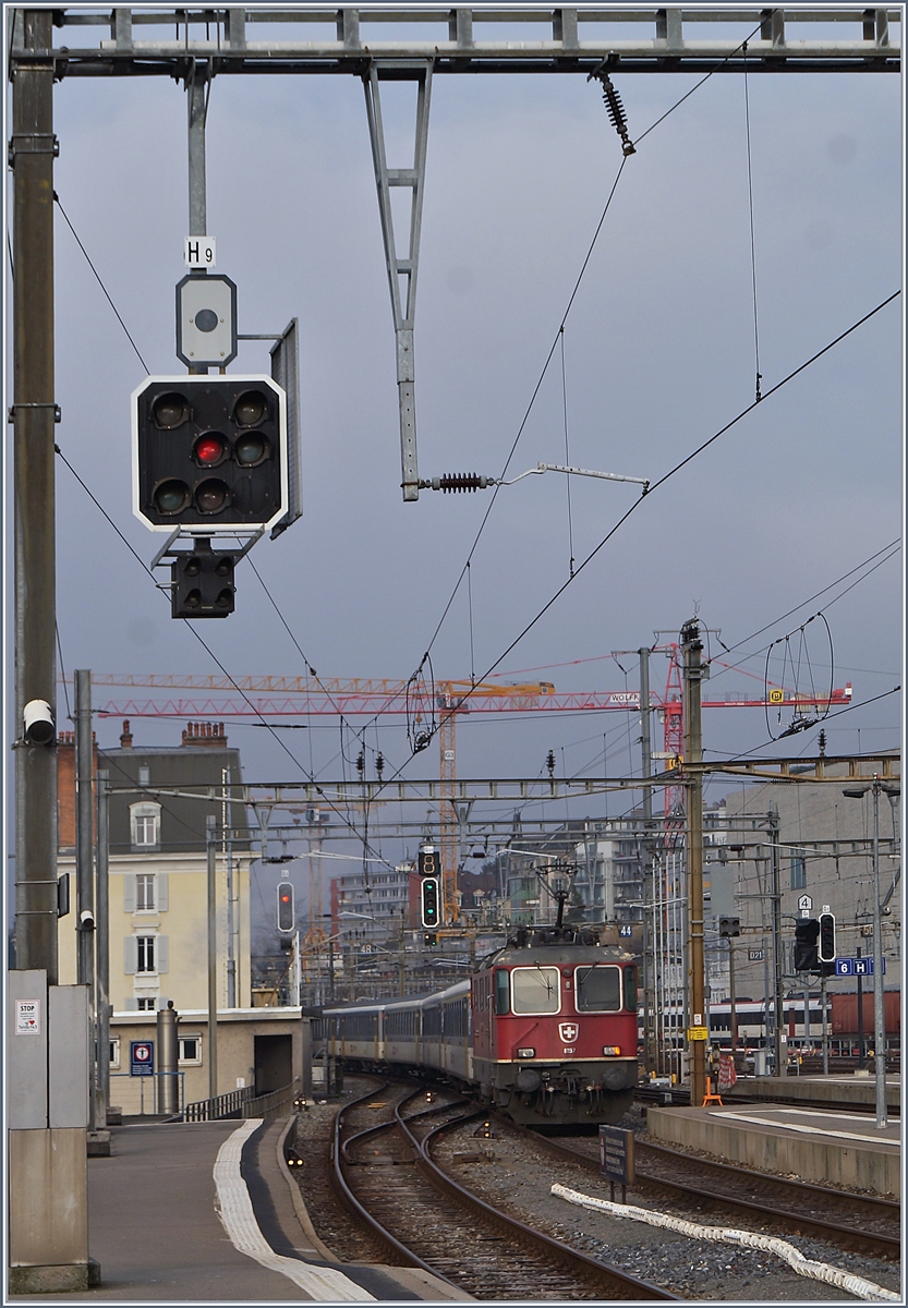 Die SBB Re 4/4 II 11197 (und 11194) verlassen mit ihrem Dispozug Lausanne. 

25. Jan. 2020