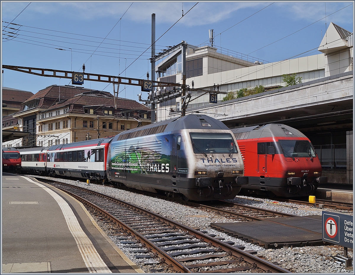 Die SBB Re 460 005-2  Thales  wartet in Lausanne mit dem neuen Infrastukurdiagnose -Wagen (UIC X 99 85 93-61 247-1 CH SBBI) und einem Bt auf die Abfahrt.
28. Mai 2018