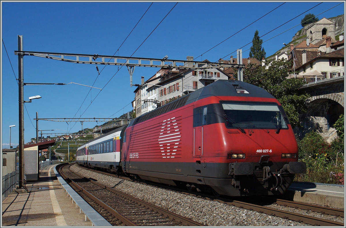 Die  SBB Re 460 027-6 mit einem IR bei St-Saphorin.
4 Okt. 2015