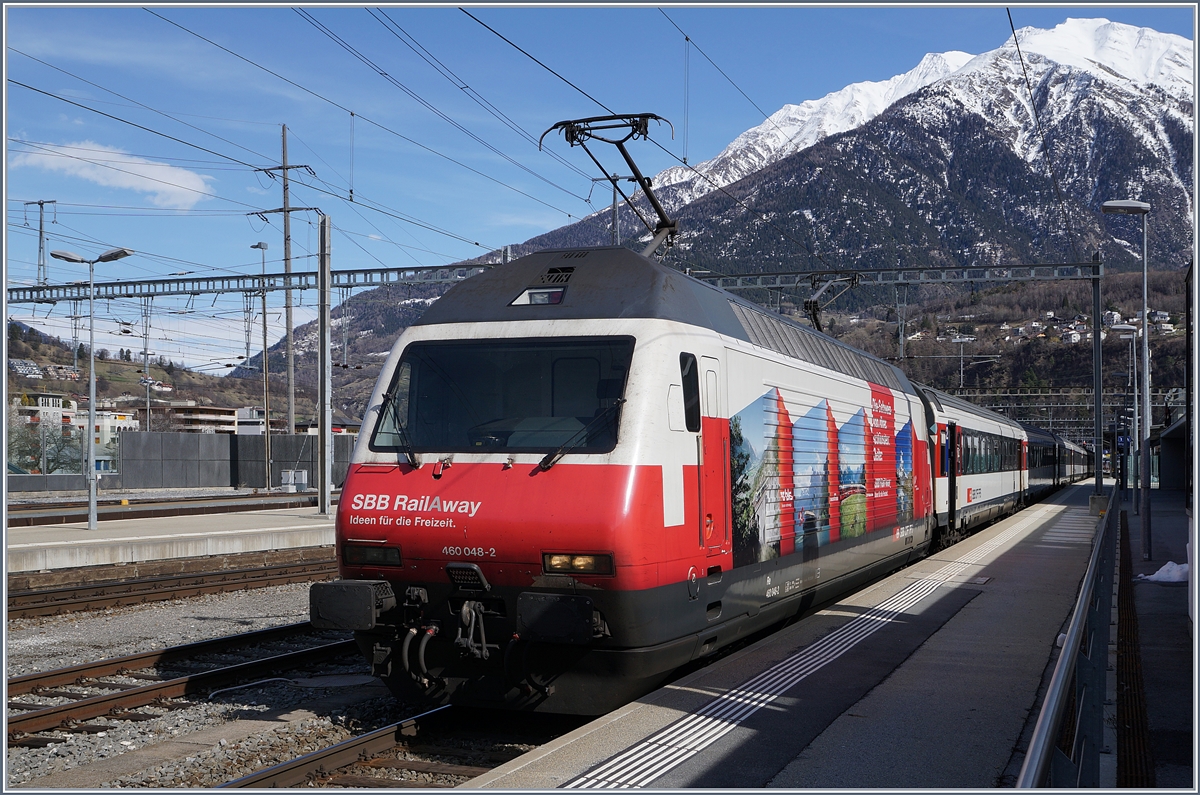 Die SBB Re 460 048-2 wirbt für die SBB Freizeittocher  RailAway . 

Brig, den 11. März 2017 