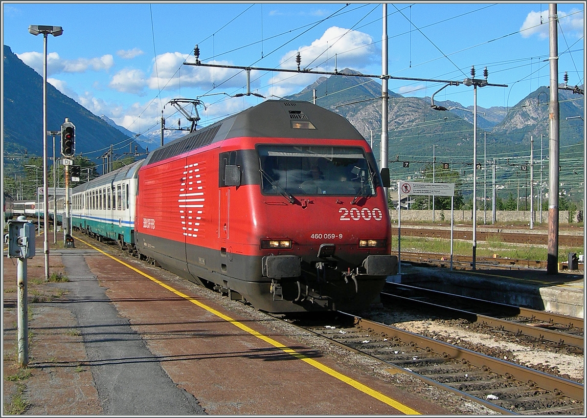 Die SBB Re 460 059-9 erreicht mit einem EC nach Milano Domodossola und wir gleich den Bügel senken.
30. Aug. 2006