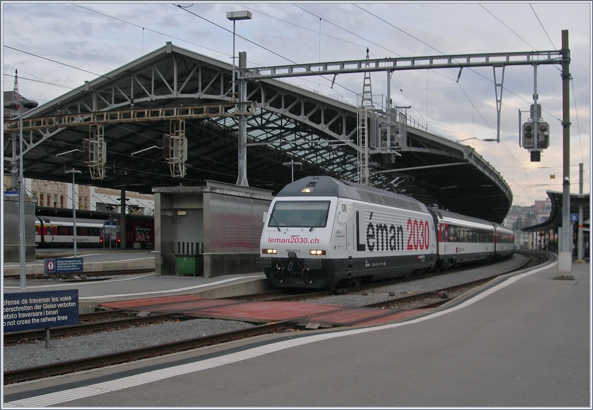 Die SBB Re 460 075-5 Léman 2030 in Lausanne.
23. Nov. 2016 