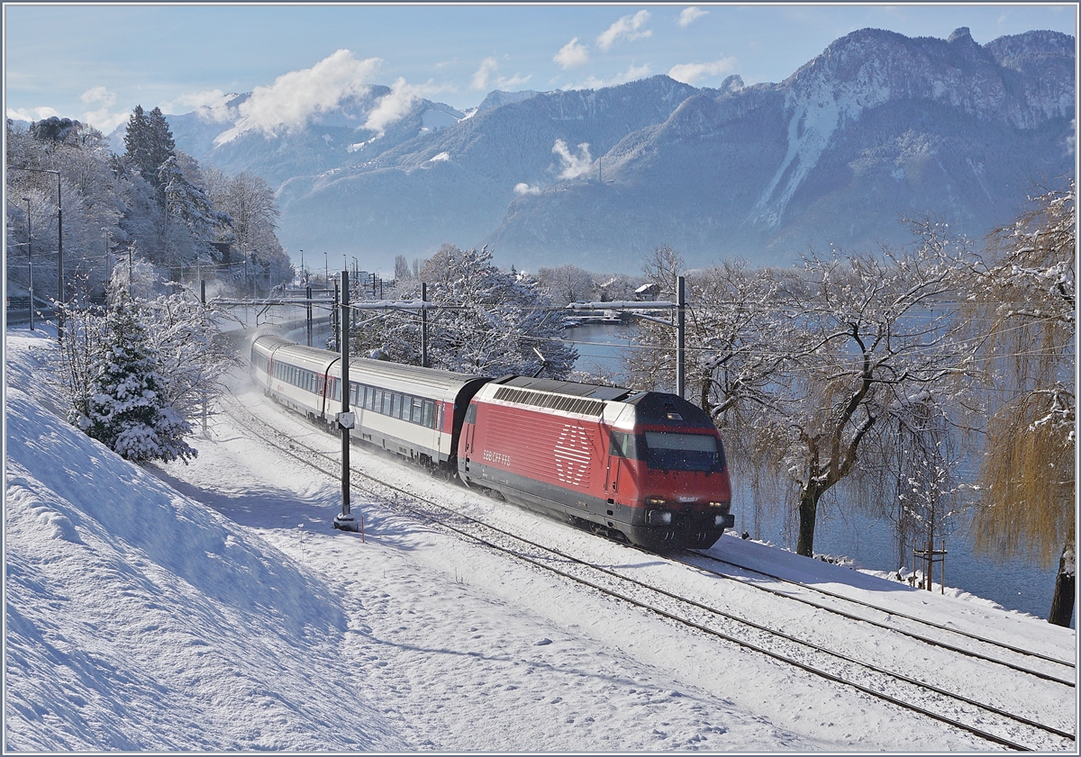 Die SBB Re 460 102-7 mit einem IR nach Genève Aéroport kurz nach Villeneuve.
29. Jan. 2019