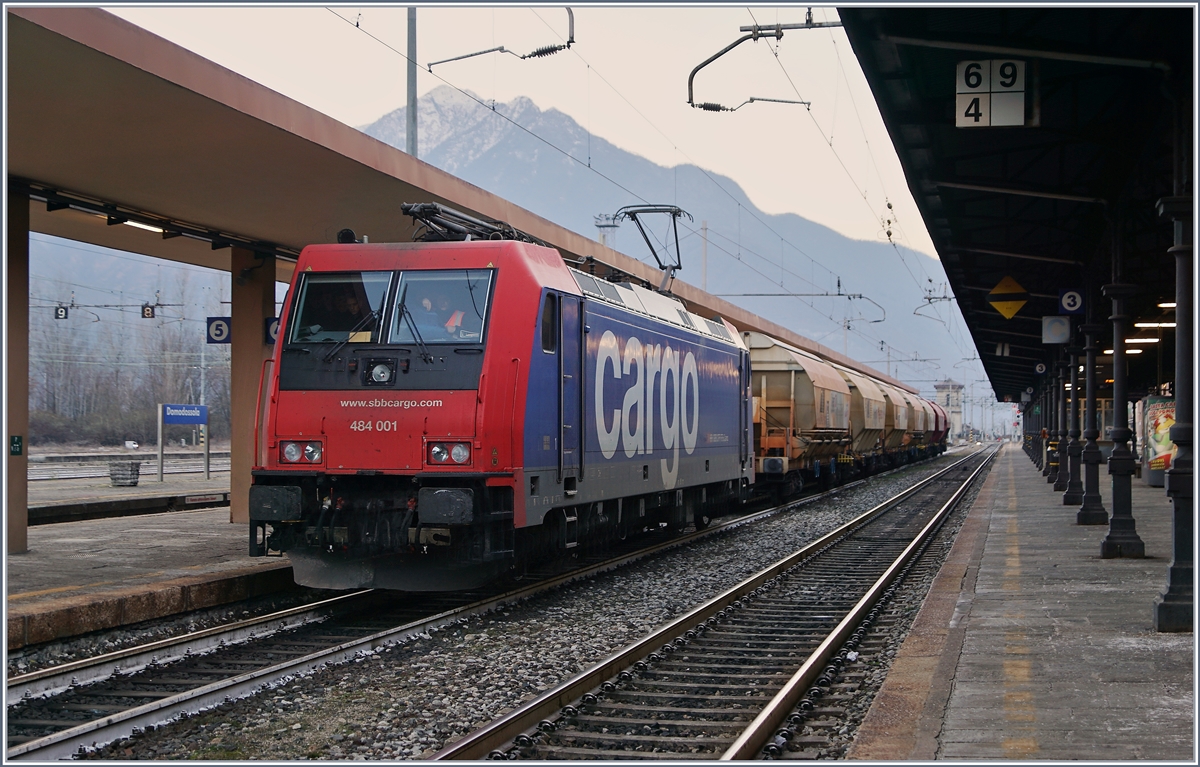 Die SBB Re 484 im Gleichstrombereich von Domodossola. 
7. Jan. 2017