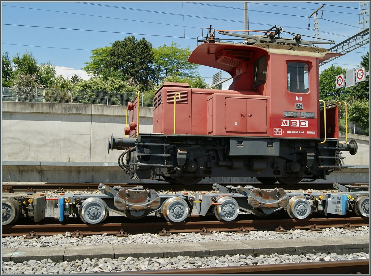 Die schmalspurige BAM/MBC hat zwei normalspurigen Te III, welche die Gterwagen (hier fehlend) auf die Rollbcke rangieren kann.
Morges, den 30. Mai 2014