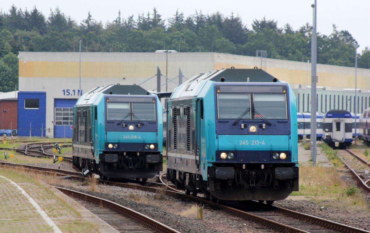 Die schwchelnde 245 208 wurde gegen die 245 212 mit einigen Rangierfahrten getauscht...Husum 20.07.2019