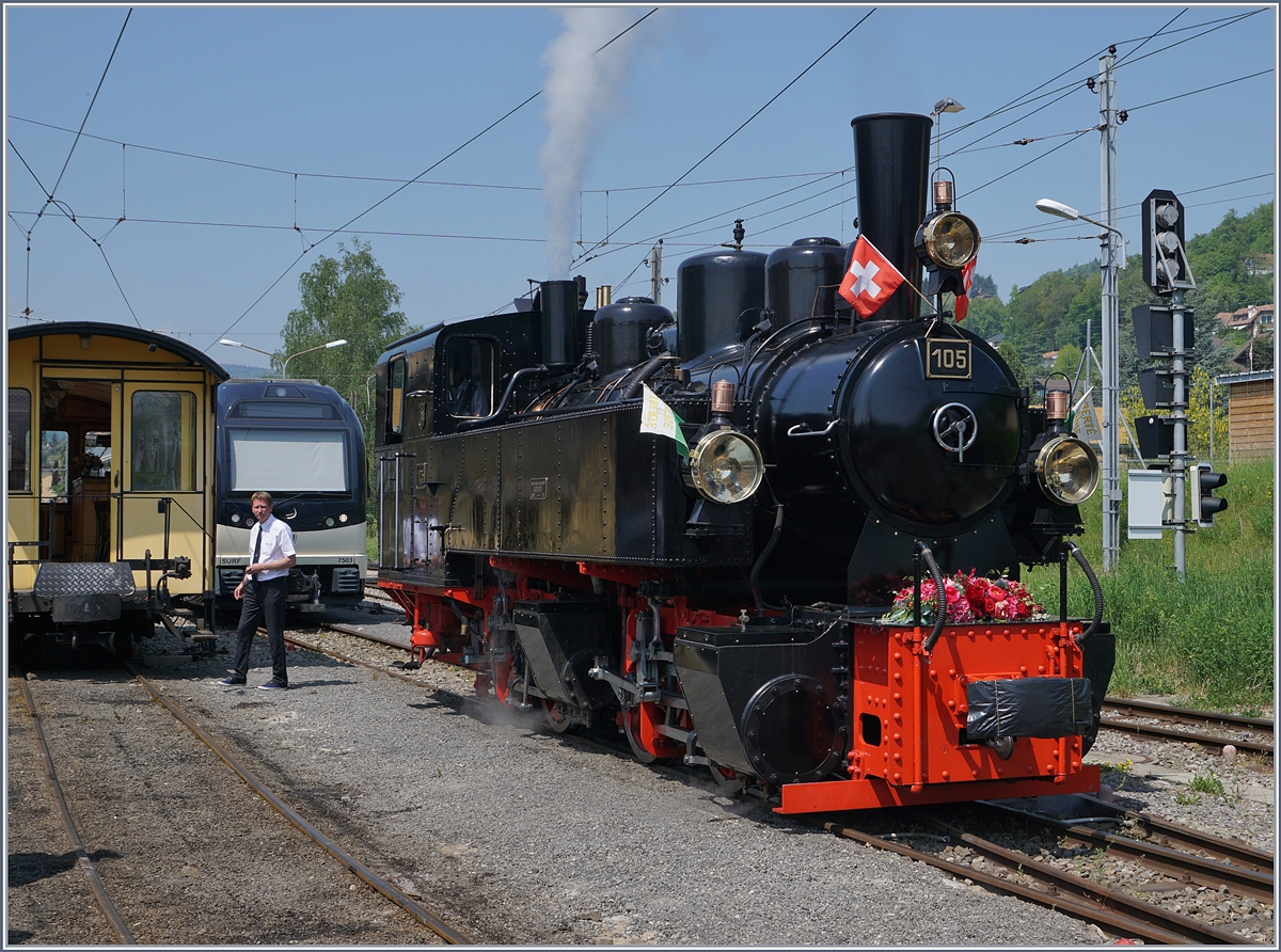 Die SEG G 2x 2/2 105 zog vor fünfzig Jahren den ersten Blonay-Chamby Zug und durfte sich  auch heute an die Spitze des Jubiläums Eröffnungzug 50 Jahre Blonay-Chamby Museumsbahn  setzen. Hier manöveriert sie noch in Blonay.
4. Mai 2018