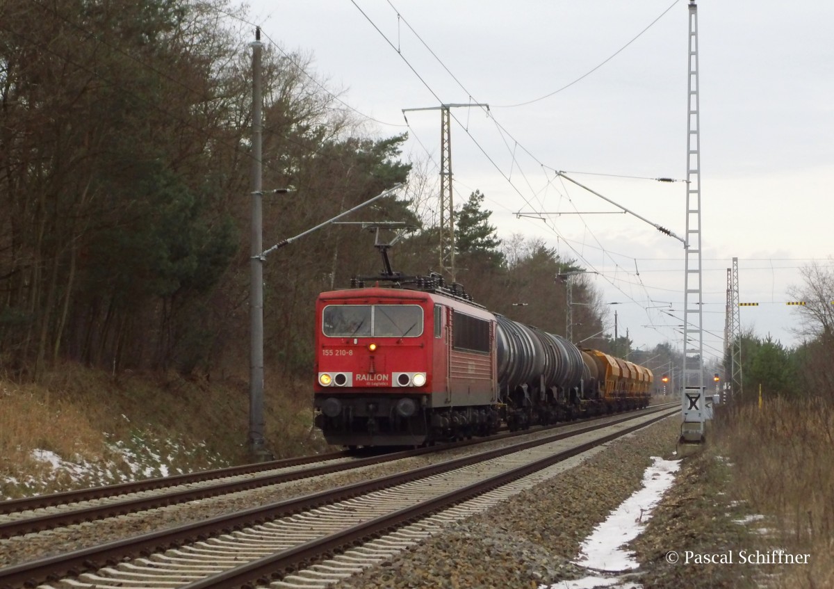 Die seit kurzem wieder Reaktivierte 155 210 mit dem morgentlichem Mischer Magdeburg Rothensee - Ruhland bei Elsterwerda-Biehla, 07.02.2014.