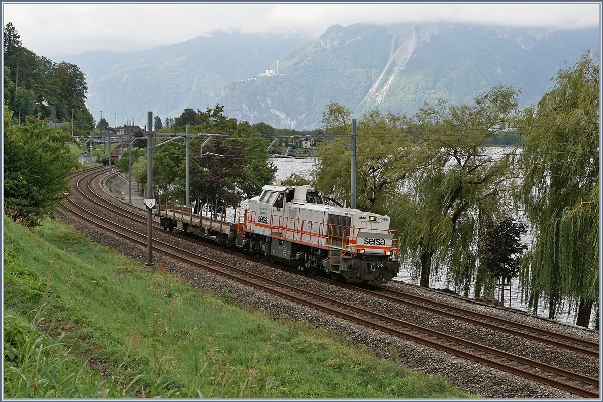 Die SERSA Am 843 153-8 Cinderella ist mit einem Güterwagen bei Villeneuve in Richtung Montreux unterwegs.
30. Aug. 2018