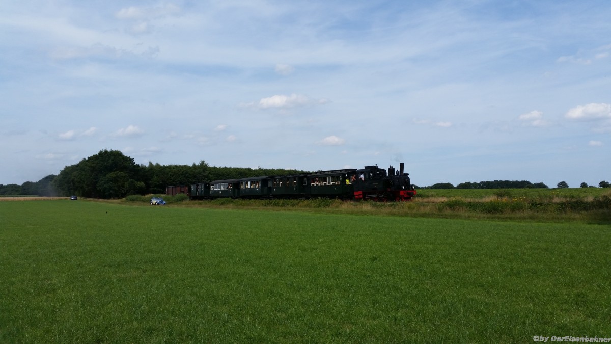 Die Spreewald kommt aus Bruchhausen-Vilsen richtung Asendorf.
Hier zwischen Vilser Holz und Heiligenberg. (am 01.08.2015)