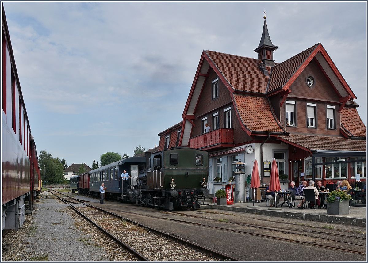 Die ST E 3/3 N° 5 mit ihrem Dampfzug nach Sursee bei der Vorbereitung in Triengen.
27. Aug. 2017