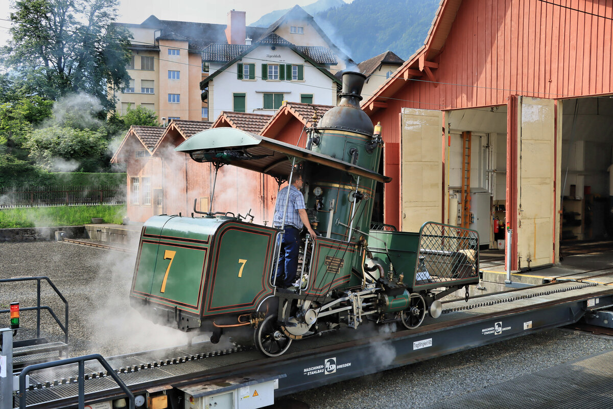 Die Stehboiler-Dampflok Nr. 7 von 1873 der Rigi Bahn: In der Depot-Anlage von Arth-Goldau. 24.Juli 2021 