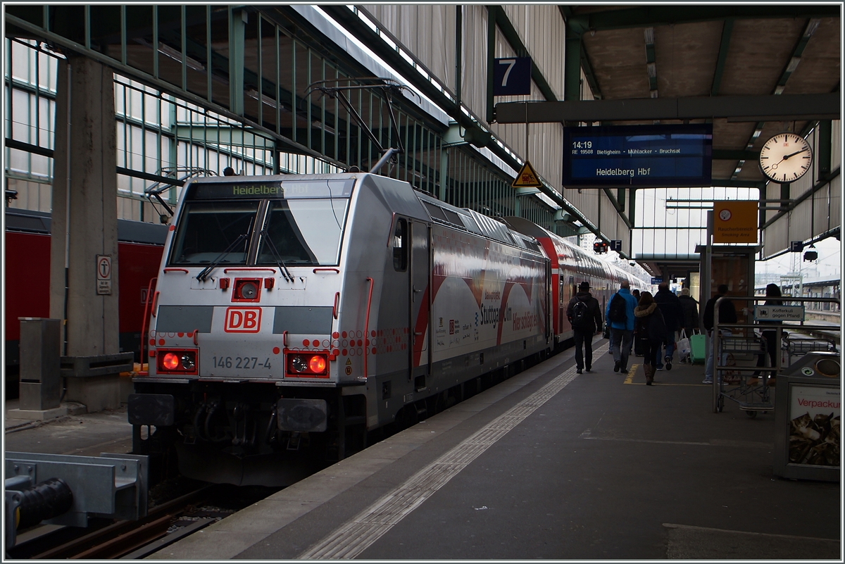 Die  Stuttgart 21  146 227-4 mit einem RE nach Heidelberg in Stuttgart.
27. Nov. 2014