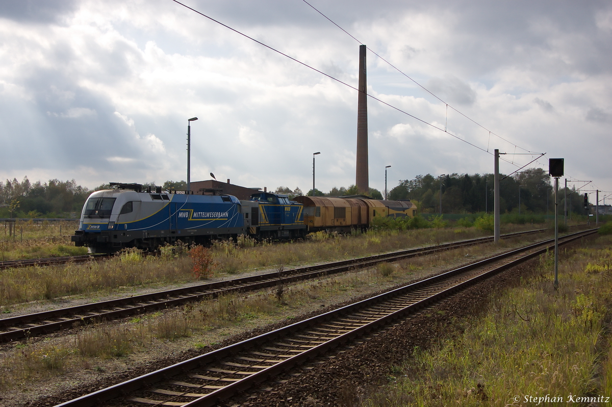 Die V 1701 (203 102-9) der evb logistik schiebte die 182 912-6 bzw zog den Schienenschleifzug 97 32 959 0158-9 der Firma Stahlberg Roensch in die Abstellung in Rathenow. 17.10.2014