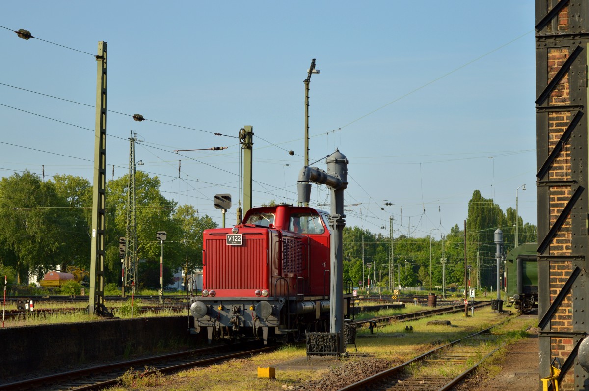 Die V122 konnte sich am morgen des 14.05.2015 ausruhen. Sie bespannte erst ihren ersten Zug bei den Bahnwelttagen 2015 nach Dieburg gegen 11:00 Uhr.
