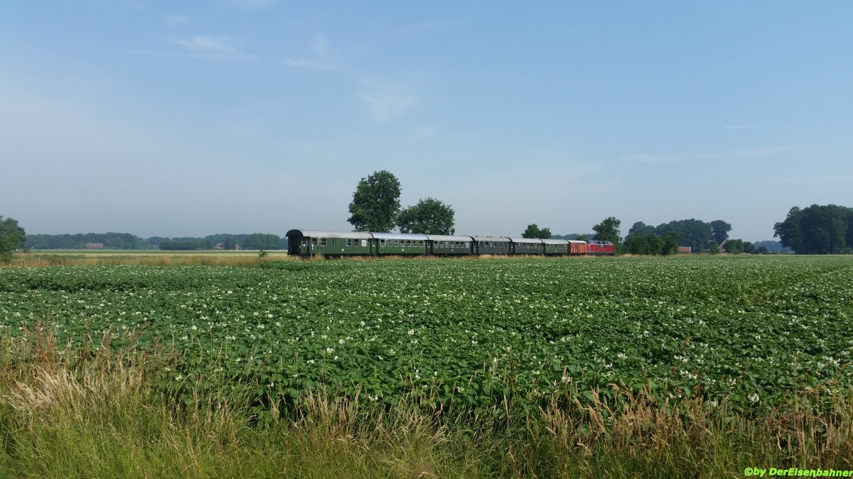 Die V200 033 auf dem weg nach Wilhelmshaven (Höhe Badbergen) am 04.07.2015