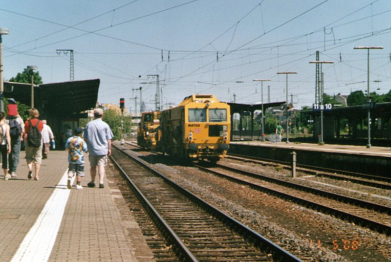 Diese Stopfmaschiene stand im Jahr 2008 im Bahnhof Frankfurt-H�chst