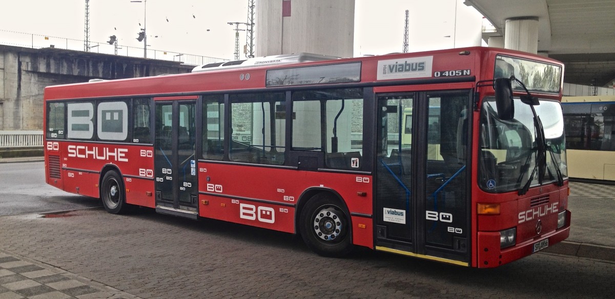 Diesen Mercedes-Benz O 405N2 habe ich am 22.03.2014 am Hauptbahnhof Ludwigshafen aufgenommen. Er gehrt dem Busunternehmen Viabus.