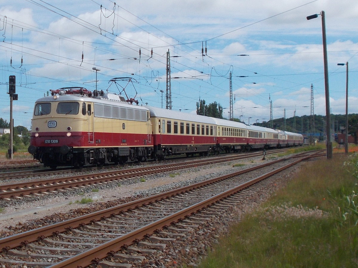 Diesmal die Ausfahrt vom TEE Rheingold Binz-Trier,am 12.Juni 2016,aus Bergen/R�gen.