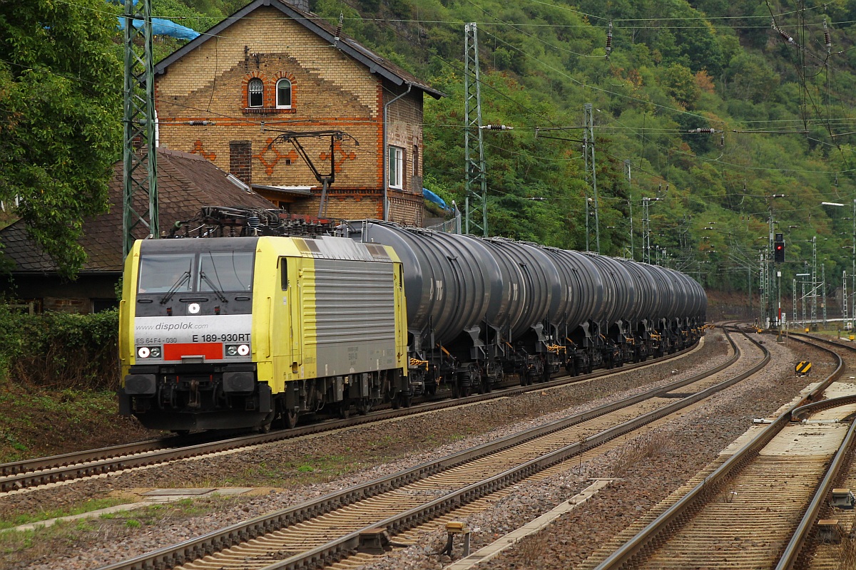 DISPO 189 930-1 rauscht mit einem Kesselwagenzug durch Kaub/Rhein. 13.09.2013