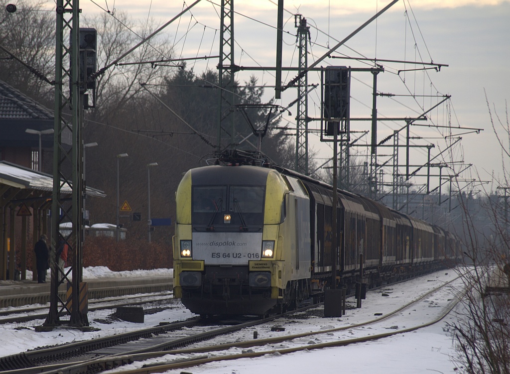 DISPO/MRCE 182 516-5 der BoxXpress noch im Dispolok-Look beim mehrstündigen Halt in Schleswig(Grund war ein Weichenschaden im Haupteinfahrgleis in Padborg). SL 07.01.2011