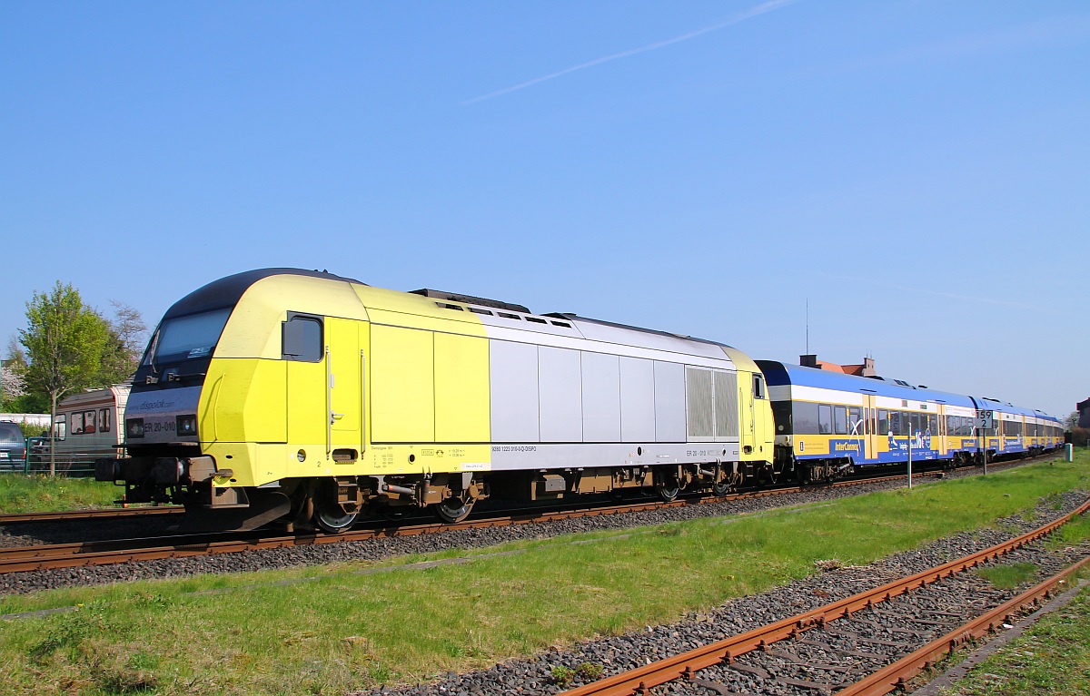 DISPO/NOB 223 010-0 oder ER20-010 als Schublok einer NOB nach Hamburg festgehalten in Husum Nord kurz vor der Einfahrt in den Bhf Husum. 27.04.2014