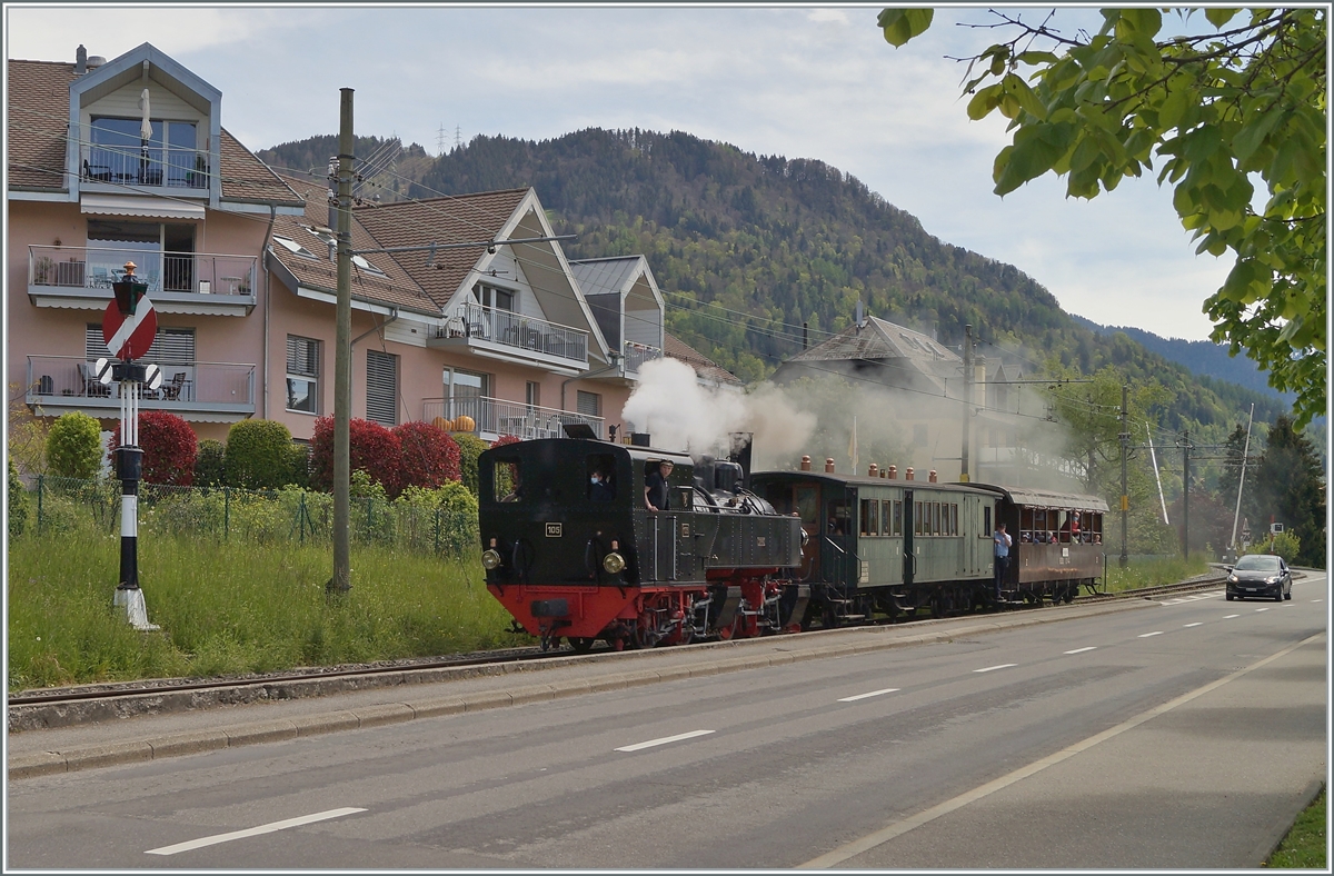 Doch auch der  Planbetrieb  der B-C an den Wochenenden hat seinen Reiz: die G 2x 2/2 105 erreicht mit ihrem Dampfzug Blonay.

9. Mai 2021