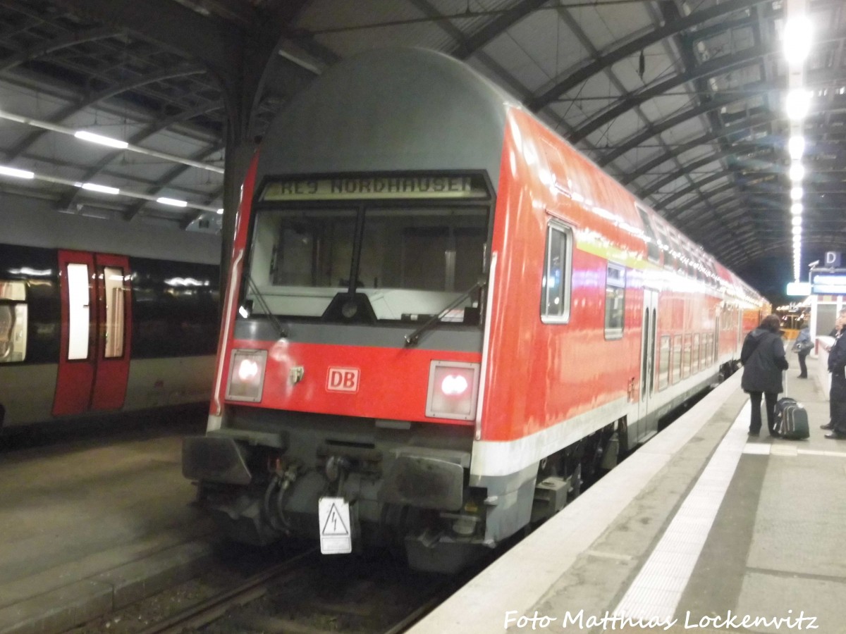 Dostosteuerwagen mit ziel Lutherstadt Wittenberg mit einem falschen Zugziel in der Anzeige im Bahnhof Halle (Saale) Hbf am 22.2.16