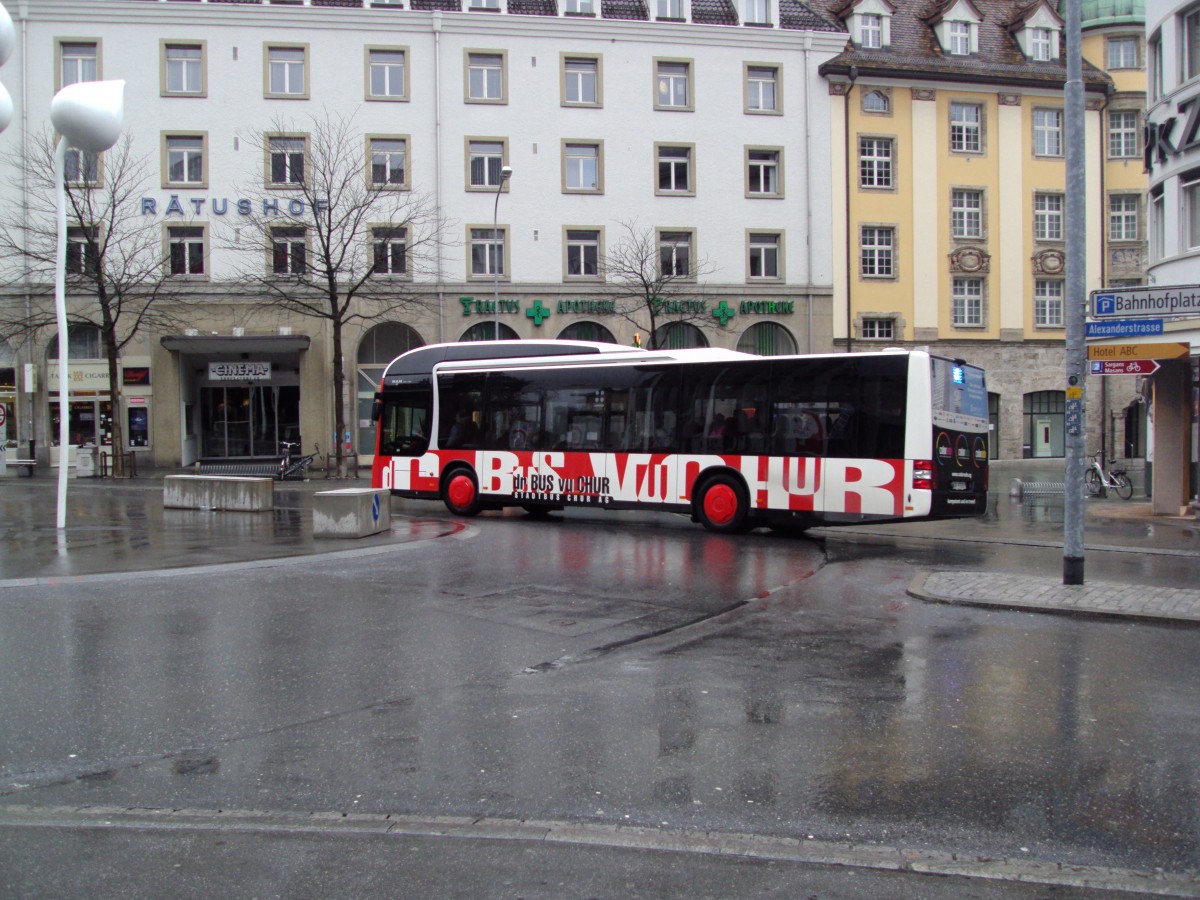 DR BUS VU CHUR-MAN Lions City Hybrid Baujahr 2012 am 15.2.14 in Chur beim Postplatz