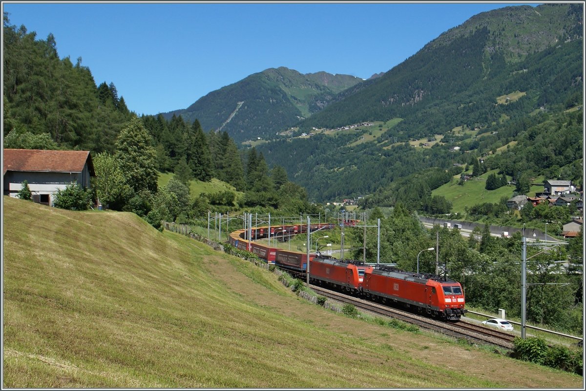 Drei DB 185 (zwei an der Spitze, eine am Schluss) mit dem Winner-Zug kurz vor Rodi Fiesso. 
24. Juni 2015