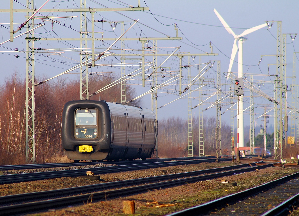 DSB IC3 MFA/FF/MFB 50/54/5284 als Ersatz-ICE nach Hamburg dieselt hier durch Jübek. 02.02.2014