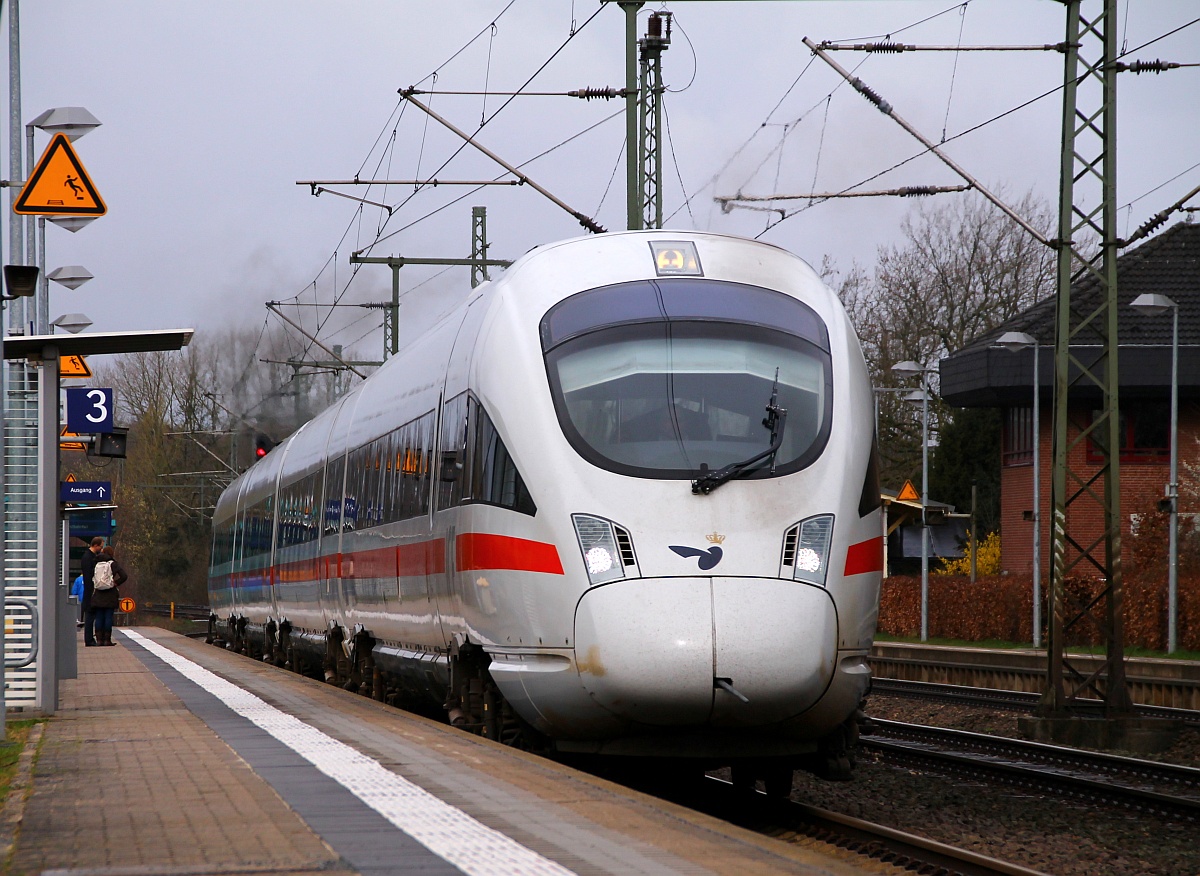 DSB ICE-D 0605 016/101/216/516 Tz 5516 als ICE 381 nach Berlin verlässt hier mit einer kleinen Rauchwolke Schleswig, nächster Halt Rendsburg. Schleswig 21.03.2014