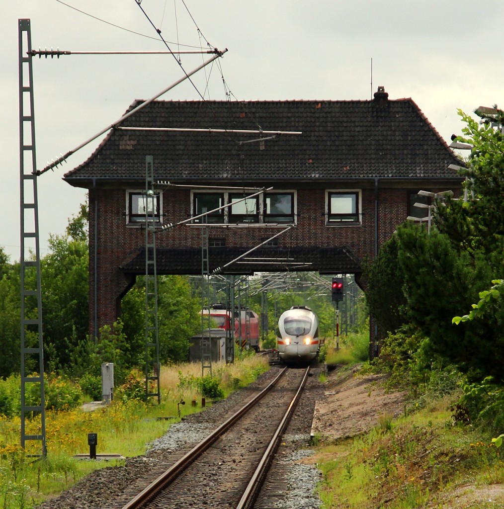 DSB ICE-(T)D 0605 004/104/204/504 Tz 5504 hat als ICE 381 nach Berlin Einfahrt in den Hauptbahnhof von Flensburg. 21.07.2012