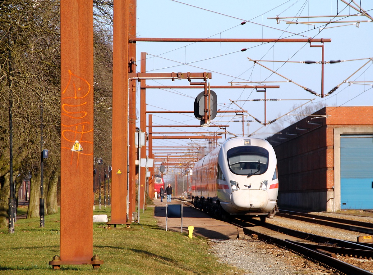 DSB ICE-(T)D 0605 014/114/214/514 Tz5514 verlässt Padborg als ICE 381 nach Berlin den Grenzbahnhof Padborg/DK. 08.03.2014