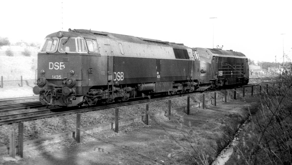 DSB Litra MZ 1435 + MX 1034 Flensburg 20.04.1981