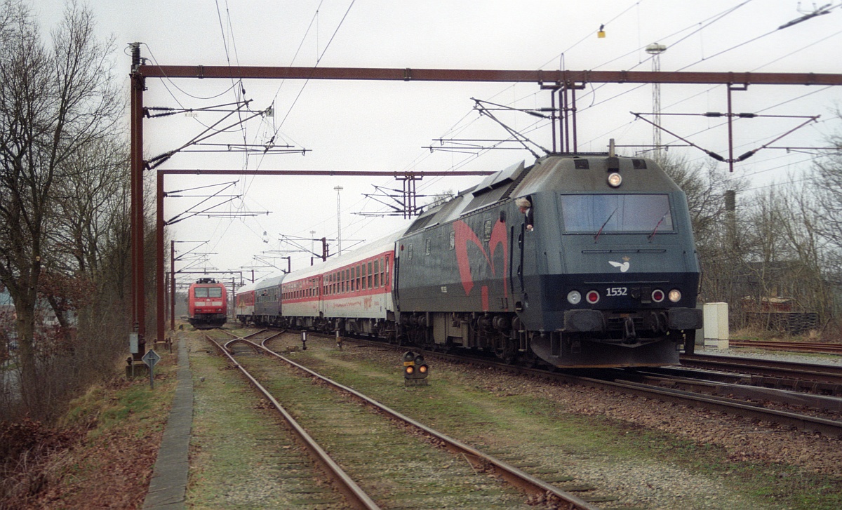 DSB ME 1532 mit Wntersportzug Pattburg/DK 25.01.2008