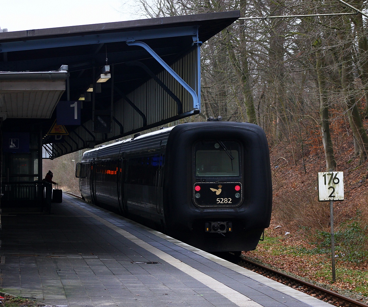 DSB MFA/FF/MFB 50/54/5282 als IC nach Kopenhagen kurz vor seiner Abfahrt in Flensburg. 06.03.2015