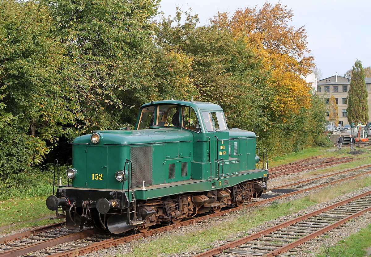 DSB MT 152 setzt in Hadersleben West um, um den Feriensonderzug in den Stadtbahnhof schieben zu können 19.10.2017