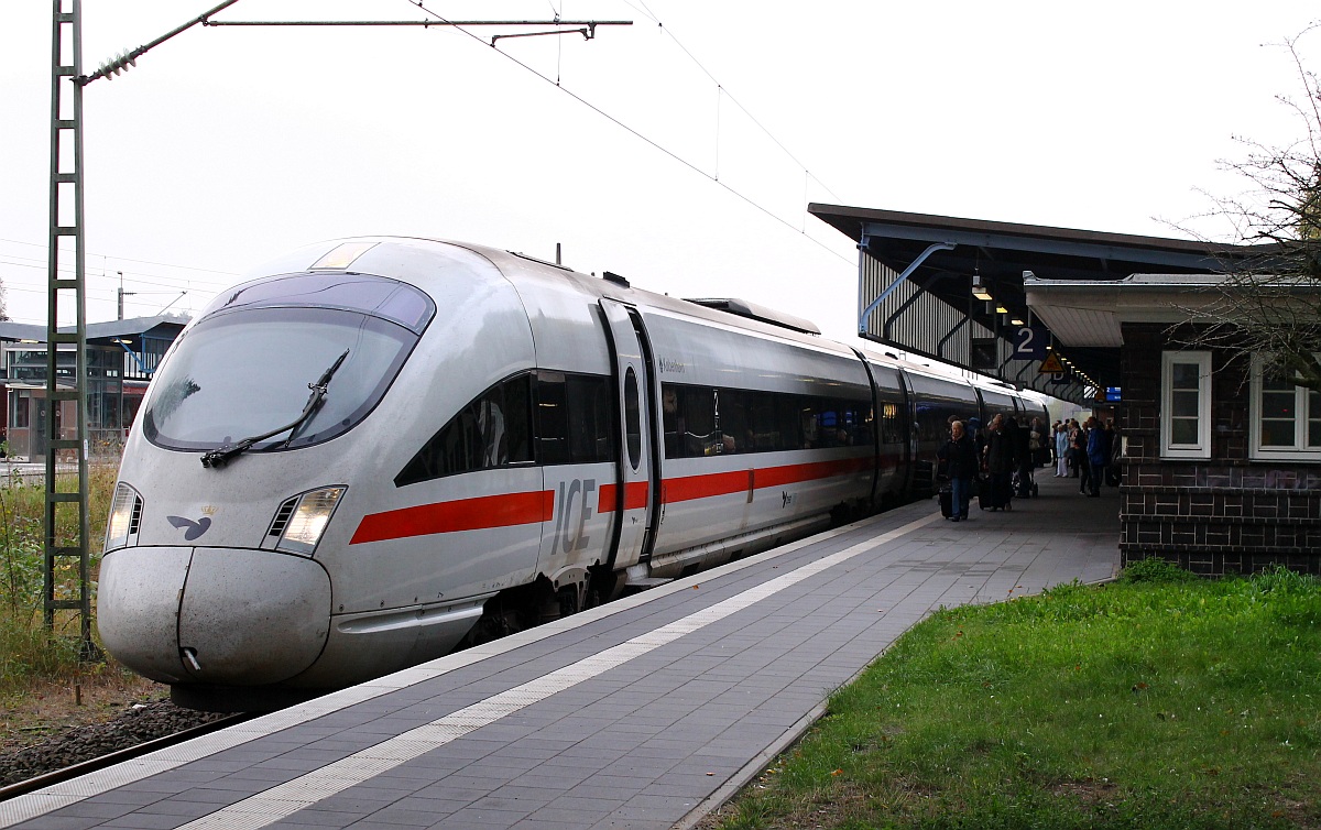 DSB/DB 605 017/117/217/517 Tz 5517  København  aufgenommen beim Halt in Flensburg. 11.10.2013